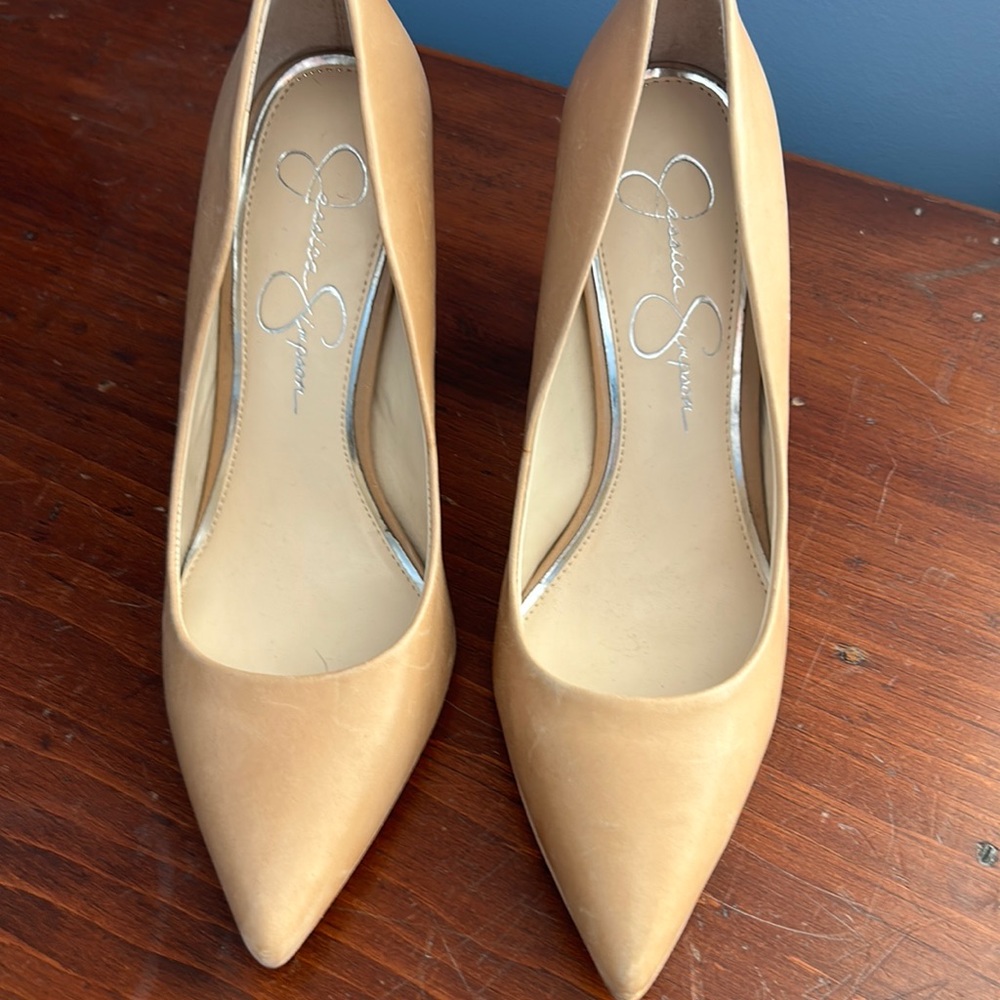 Jessica Simpson 7.5 M beige pump